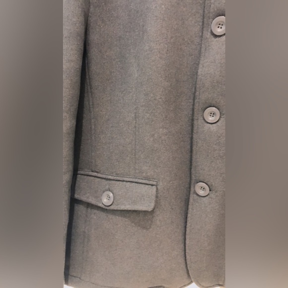 Get an absolutely stunning look in this New Allen Solly, Soft Jacket for Winters - Picture 7 of 15